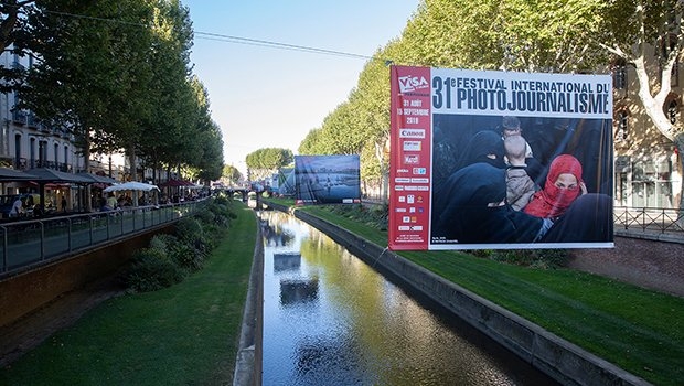 A banner in Perpignan town centre advertises the 31st edition of Visa pour l’Iimage. © Paul Hackett